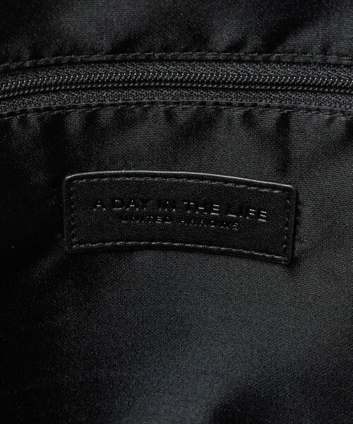 A DAY IN THE LIFE UNITED ARROWS(アデイインザライフユナイテッドアローズ)の「スクエア オンオフ デイパック<A DAY IN THE LIFE>(バックパック/リュック・メンズ・ブラック・FREE)」の16枚目の写真