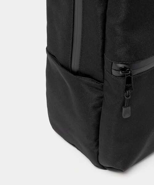 A DAY IN THE LIFE UNITED ARROWS(アデイインザライフユナイテッドアローズ)の「スクエア オンオフ デイパック<A DAY IN THE LIFE>(バックパック/リュック・メンズ・ブラック・FREE)」の7枚目の写真