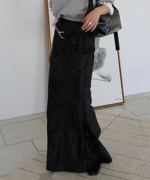 SEQUIN EMBROIDERY SATIN SKIRT（スカート）｜Ameri（アメリ）の