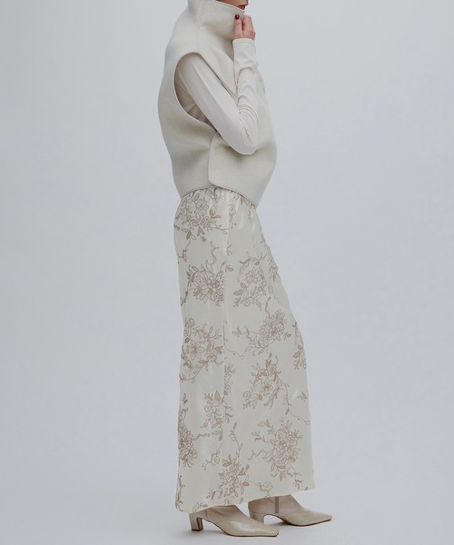 Ameri(アメリ)の「SEQUIN EMBROIDERY SATIN SKIRT(スカート・レディース・ブラウン/アイボリー/ブラック・MEDIUM/SMALL)」の11枚目の写真