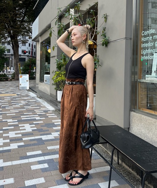 Ameri(アメリ)の「SEQUIN EMBROIDERY SATIN SKIRT(スカート・レディース・ブラウン/アイボリー/ブラック・MEDIUM/SMALL)」の17枚目の写真