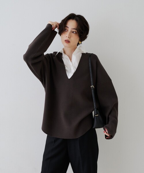 Rouge vif(ルージュヴィフ)の「レイヤード風シャツドッキングニットプルオーバー(ニット/セーター・レディース・チャコールグレー/ベージュ・フリー)」の4枚目の写真