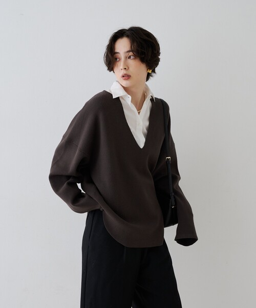 Rouge vif(ルージュヴィフ)の「レイヤード風シャツドッキングニットプルオーバー(ニット/セーター・レディース・チャコールグレー/ベージュ・フリー)」の7枚目の写真
