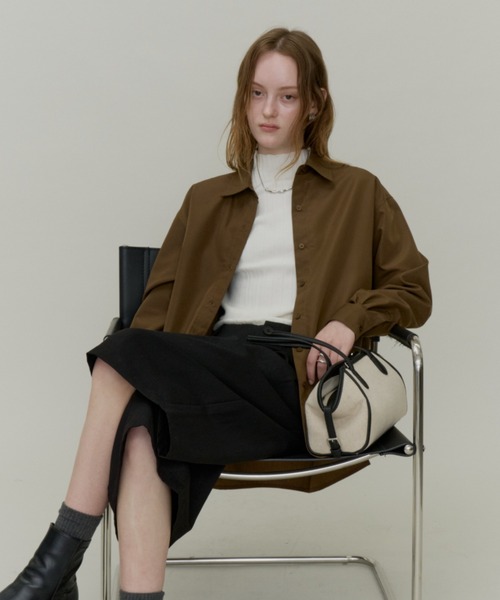 Plumel(プルメル)の「Basic Regular Collar Loose Shirt / ベーシックレギュラーカラーシャツ(シャツ/ブラウス・レディース・オフホワイト/チャコールグレー/ブラウン・MEDIUM)」の8枚目の写真