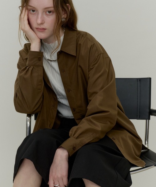 Plumel(プルメル)の「Basic Regular Collar Loose Shirt / ベーシックレギュラーカラーシャツ(シャツ/ブラウス・レディース・オフホワイト/チャコールグレー/ブラウン・MEDIUM)」の6枚目の写真