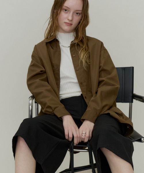 Plumel(プルメル)の「Basic Regular Collar Loose Shirt / ベーシックレギュラーカラーシャツ(シャツ/ブラウス・レディース・オフホワイト/チャコールグレー/ブラウン・MEDIUM)」の5枚目の写真