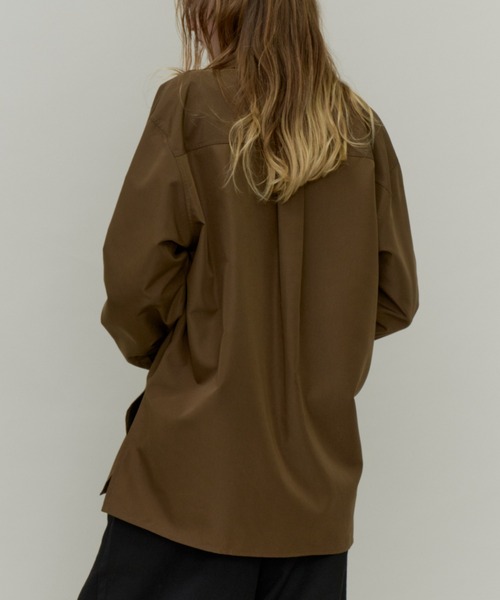 Plumel(プルメル)の「Basic Regular Collar Loose Shirt / ベーシックレギュラーカラーシャツ(シャツ/ブラウス・レディース・オフホワイト/チャコールグレー/ブラウン・MEDIUM)」の4枚目の写真