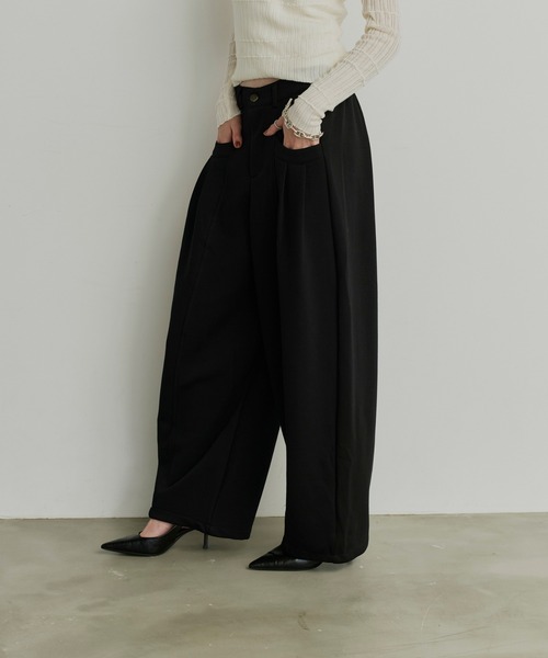 uchi.（ウチ）の「タックデザインカーブワイドスウェットパンツ（スウェットパンツ・レディース・ブラック/グレー・LARGE/MEDIUM/SMALL）」の4枚目の写真