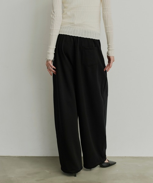 uchi.（ウチ）の「タックデザインカーブワイドスウェットパンツ（スウェットパンツ・レディース・ブラック/グレー・LARGE/MEDIUM/SMALL）」の19枚目の写真