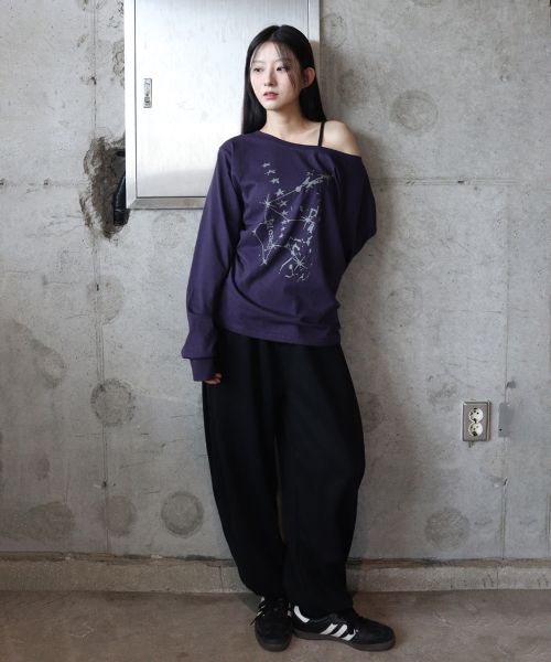 DEFYCLUBROBBERS(ディファイクラブロバース)の「BLEACH ボートネック ワンショルダー ロングスリーブ パープル(Tシャツ/カットソー・レディース・その他・FREE)」の2枚目の写真
