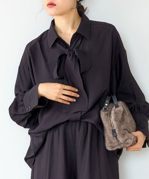 le.coeur blanc(ルクールブラン)の「ボウタイソフトツイルブラウス(シャツ/ブラウス・レディース・ブラック/モカ/オフホワイト・38)」の2枚目の写真