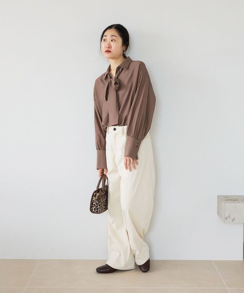 le.coeur blanc(ルクールブラン)の「ボウタイソフトツイルブラウス(シャツ/ブラウス・レディース・ブラック/モカ/オフホワイト・38)」の16枚目の写真