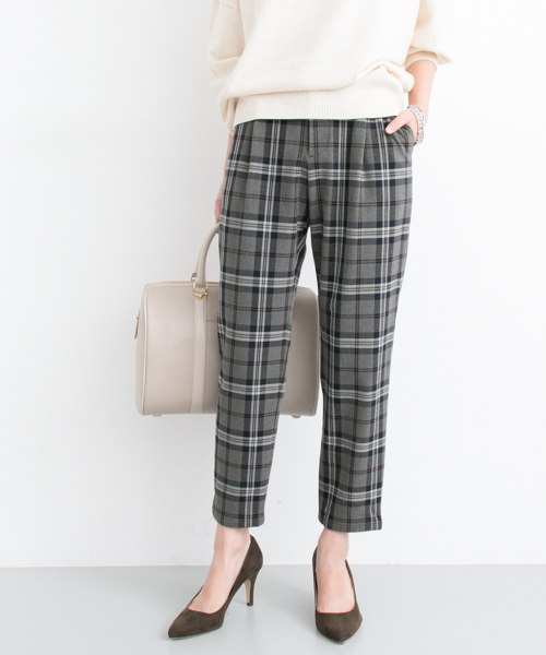 URBAN RESEARCH（アーバンリサーチ）の「 UR 起毛ウエストゴムテーパードパンツ（その他パンツ・レディース・ブラウン系その他/ライトグレー/チェック・38/36）」の3枚目の写真