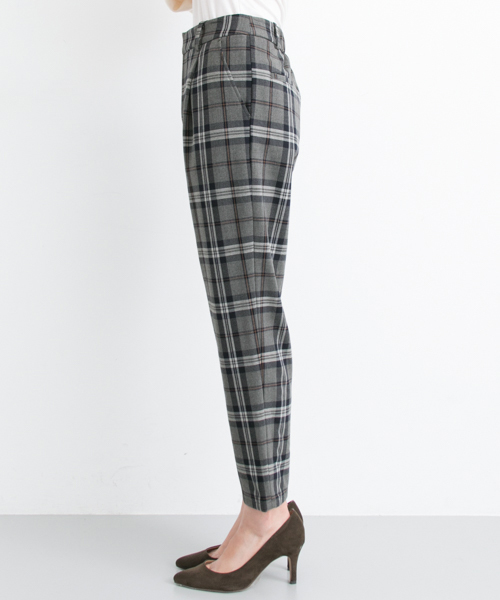 URBAN RESEARCH（アーバンリサーチ）の「 UR 起毛ウエストゴムテーパードパンツ（その他パンツ・レディース・ブラウン系その他/ライトグレー/チェック・38/36）」の8枚目の写真