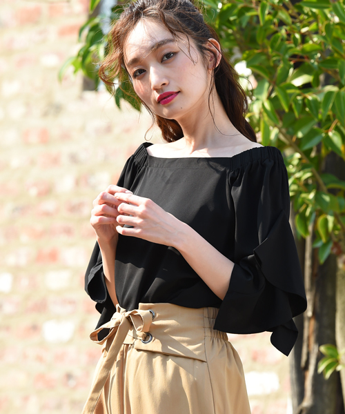 Luz Llena(ラズレナ)の「袖コンシャス・スクエアネックブラウス(シャツ/ブラウス・レディース・ピンク/ラベンダー/オフホワイト/ブラウン/ブラック・MEDIUM)」の1枚目の写真