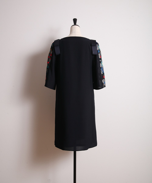 tocco closet（トッコ　クローゼット）の「リボン付きフラワー刺繍入りシースルースリーブワンピース（ワンピース・レディース・ブラック/ネイビー/その他/ベージュ・M）」の9枚目の写真