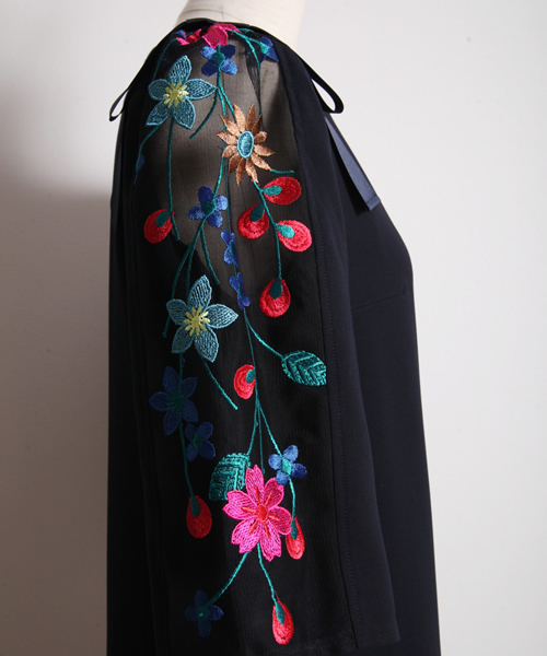 tocco closet（トッコ　クローゼット）の「リボン付きフラワー刺繍入りシースルースリーブワンピース（ワンピース・レディース・ブラック/ネイビー/その他/ベージュ・M）」の7枚目の写真