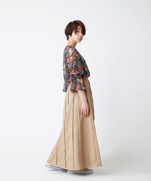 Velvet BY NOISE MAKER（ベルベッドバイノイズメーカー）の「ハイウエストタックマキシスカート（スカート・レディース・ベージュ/レッド/カーキ・FREE）」の6枚目の写真