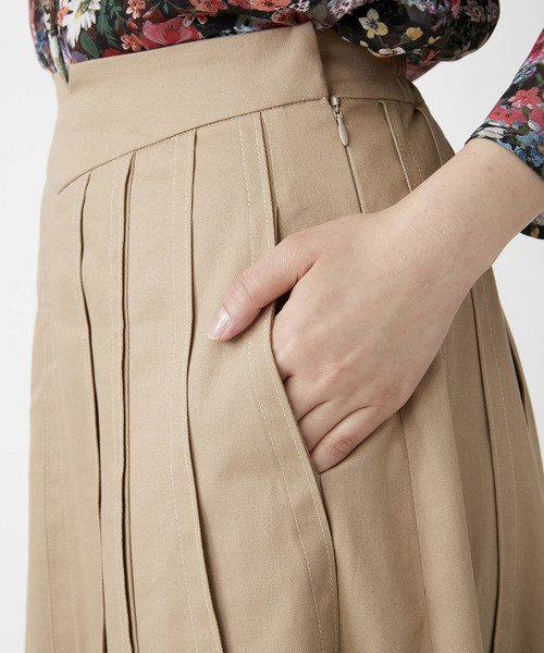 Velvet BY NOISE MAKER（ベルベッドバイノイズメーカー）の「ハイウエストタックマキシスカート（スカート・レディース・ベージュ/レッド/カーキ・FREE）」の11枚目の写真