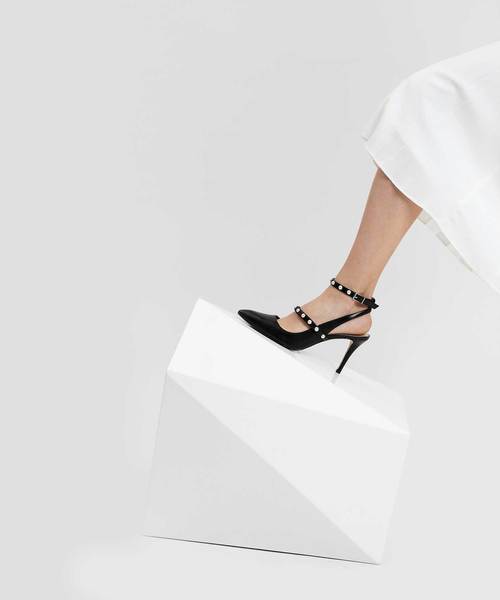 CHARLES & KEITH(チャールズ & キース)の「パールディーテルアンクルストラップヒール / PEARL DETAIL ANKLE STRAP HEELS(パンプス・レディース・ブラック/グレー/オリーブ・22.5cm/23cm/23.5cm/24.5cm/25cm/25.5cm/25㎝)」の4枚目の写真
