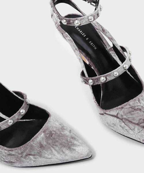 CHARLES & KEITH(チャールズ & キース)の「パールディーテルアンクルストラップヒール / PEARL DETAIL ANKLE STRAP HEELS(パンプス・レディース・ブラック/グレー/オリーブ・22.5cm/23cm/23.5cm/24.5cm/25cm/25.5cm/25㎝)」の13枚目の写真