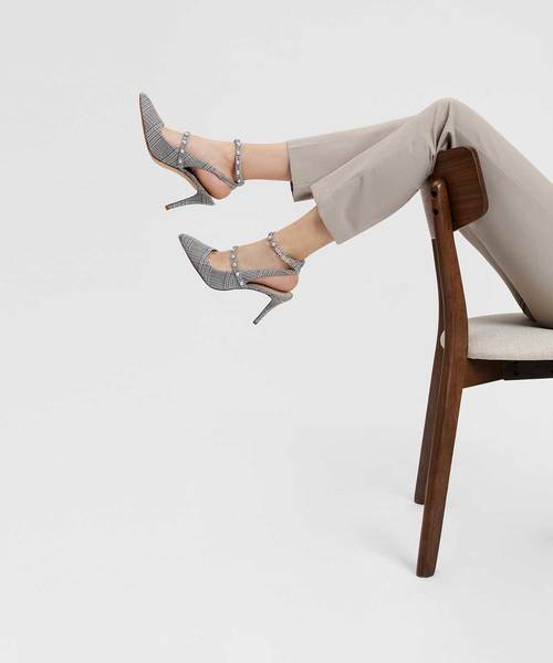 CHARLES & KEITH(チャールズ & キース)の「パールディーテルアンクルストラップヒール / PEARL DETAIL ANKLE STRAP HEELS(パンプス・レディース・ブラック/グレー/オリーブ・22.5cm/23cm/23.5cm/24.5cm/25cm/25.5cm/25㎝)」の16枚目の写真