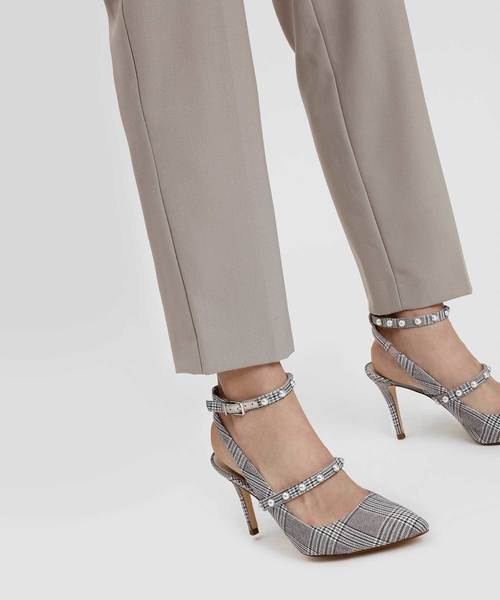 CHARLES & KEITH(チャールズ & キース)の「パールディーテルアンクルストラップヒール / PEARL DETAIL ANKLE STRAP HEELS(パンプス・レディース・ブラック/グレー/オリーブ・22.5cm/23cm/23.5cm/24.5cm/25cm/25.5cm/25㎝)」の21枚目の写真