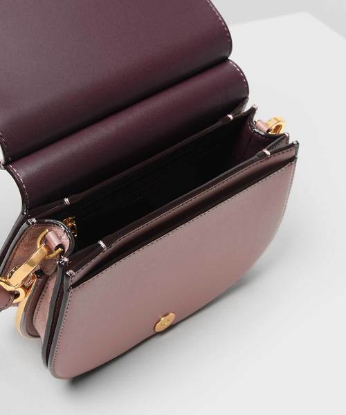 CHARLES & KEITH（チャールズ & キース）の「フロントフラップサドルバッグ / Front Flap Saddle Bag（ショルダーバッグ・レディース・ブラック/マルーン/スモークピンク・S）」の12枚目の写真