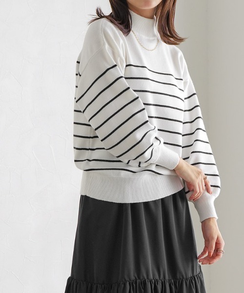 Pierrot（ピエロ）の「もっちりカシミアタッチボリュームスリーブニット（ニット/セーター・レディース・ブラック/杢グレー/ブラウン/ベージュ系その他/カーキ/インディゴブルー/マスタード/ボルドー/グレイッシュベージュ/オフホワイト/ラベンダー/イエロー/ライトピンク/ミント/ホワイト×ブラック/ライトブルー・M/L）」の3枚目の写真