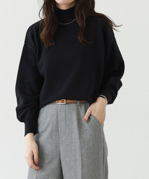 Pierrot（ピエロ）の「もっちりカシミアタッチボリュームスリーブニット（ニット/セーター・レディース・ブラック/杢グレー/ブラウン/ベージュ系その他/カーキ/インディゴブルー/マスタード/ボルドー/グレイッシュベージュ/オフホワイト/ラベンダー/イエロー/ライトピンク/ミント/ホワイト×ブラック/ライトブルー・M/L）」の4枚目の写真