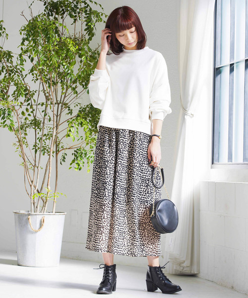 WEGO（ウィゴー）の「WEGO/デイリーショートスウェット（スウェット・レディース・ホワイト/ブラック/ベージュ/ピンク/杢グレー・FREE）」の12枚目の写真