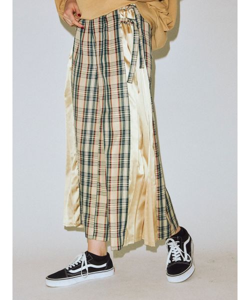 jouetie（ジュエティ）の「サイドプリーツワイドパンツ（その他パンツ・レディース・ブラック/レッド/ブルー/ベージュ・MEDIUM）」の2枚目の写真