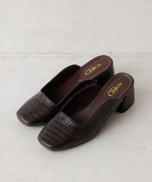 Chico（チコ）の「スクエアクロコミュール（パンプス・レディース・ベージュ/ブラウン/グレイッシュベージュ・SMALL/MEDIUM/LARGE）」の2枚目の写真