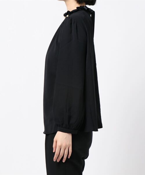 prose verse(プロズヴェール)の「えりパールギャザーネックブラウス(シャツ/ブラウス・レディース・ブラック/ベージュ/サックスブルー・フリ-)」の5枚目の写真