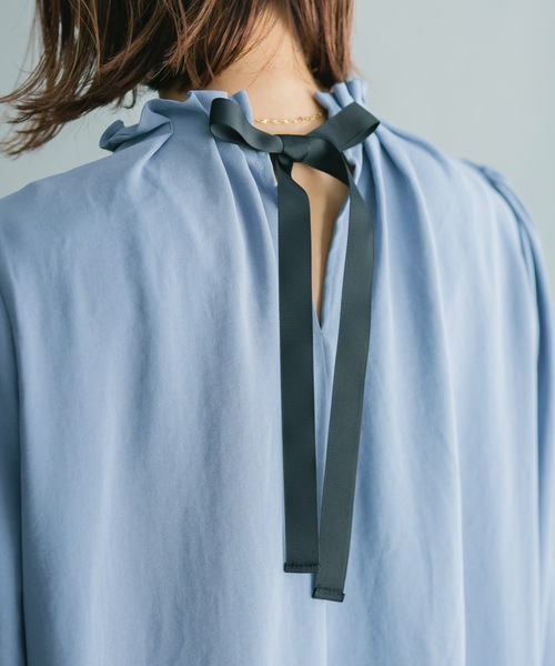 prose verse(プロズヴェール)の「えりパールギャザーネックブラウス(シャツ/ブラウス・レディース・ブラック/ベージュ/サックスブルー・フリ-)」の6枚目の写真