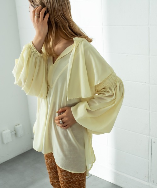 mystic（ミスティック）の「ギャザーリングビッグカラーブラウス（シャツ/ブラウス・レディース・ブラック/ベージュ/イエロー/アイボリー・FREE）」の4枚目の写真