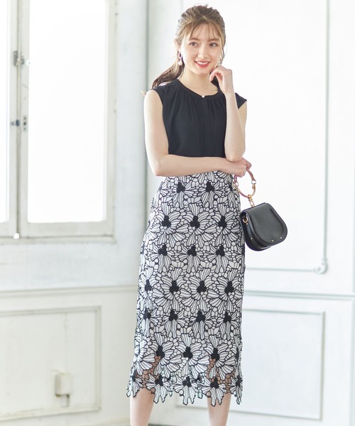 配色フラワーレースタイトスカート≪toccoclosetluxe≫