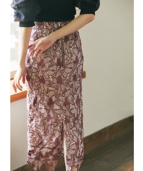 tocco closet（トッコ　クローゼット）の「配色フラワーレースタイトスカート≪tocco closet luxe≫（スカート・レディース・ベージュ/サックスブルー/ホワイト×ブラック/ベージュ×ブラック/ピンク系その他/ネイビー・M/L/SHORT/S）」の11枚目の写真