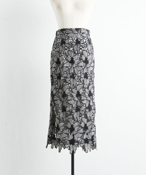 配色フラワーレースタイトスカート≪toccoclosetluxe≫