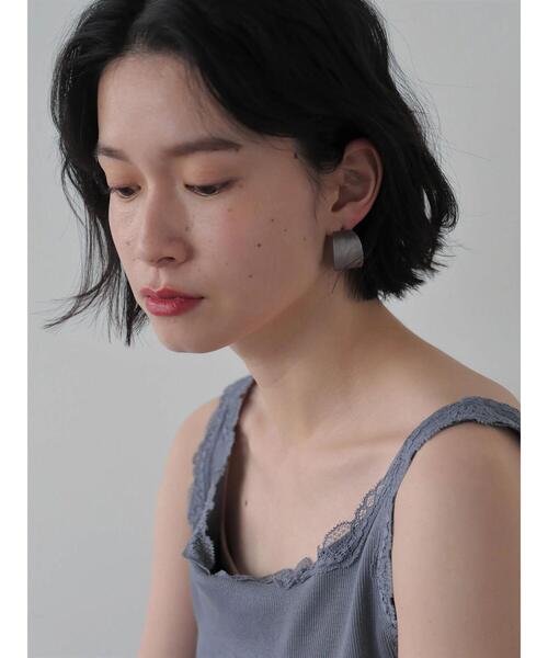 AMERICAN HOLIC(アメリカンホリック)の「カーブカラーアクリルピアス *(ピアス(両耳用)・レディース・グレー/ピンク/アイボリー/グリーン系その他3・FREE)」の2枚目の写真