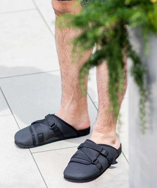 SUBLIME（サブライム）の「SUBLiME ECO SUEDE RIPPER SLIP-ON（サンダル・メンズ・ブラック/ベージュ・41/42/43）」の2枚目の写真