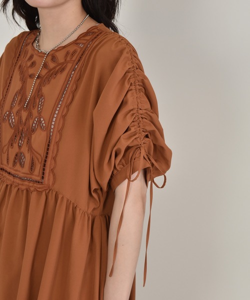 ストライプ刺繍ワンピース （ロング・マキシ丈ワンピース