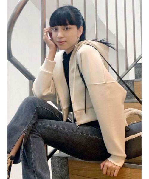 EMODA（エモダ）の「ボンディングジップフーディー（パーカー・レディース・ブラック/ブラウン/アイボリー・FREE）」の2枚目の写真