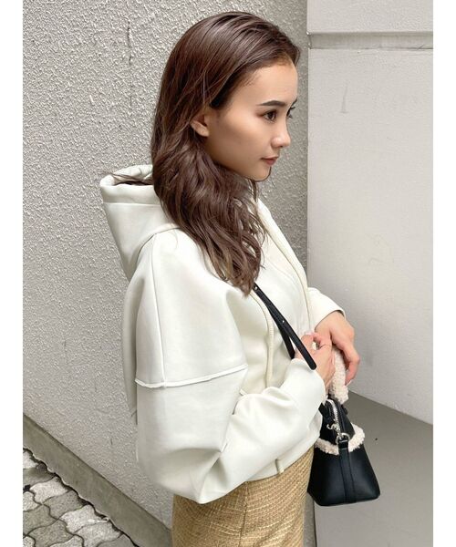 EMODA（エモダ）の「ボンディングジップフーディー（パーカー・レディース・ブラック/ブラウン/アイボリー・FREE）」の8枚目の写真