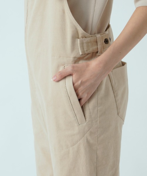 RIVE DROITE（リヴドロワ）の「楽してオシャレ見えが叶う　ストレッチコールサロペット（サロペット/オーバーオール・レディース・ベージュ/キャメル・FREE）」の19枚目の写真