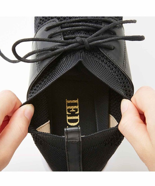 IEDIT(イディット)の「IEDIT 通勤も公園も対応! ウイングチップデザインできれいめに編み立てた 軽量ニットスニーカー(スニーカー・レディース・ブラック/ベージュ・2/4/6/3/5/1)」の7枚目の写真