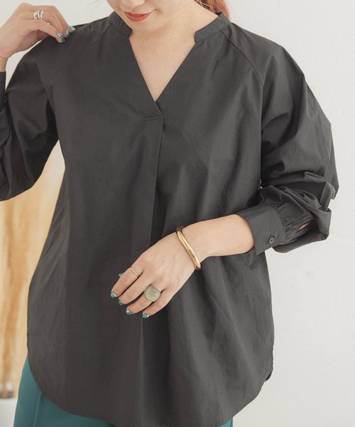 ITEMS URBANRESEARCH（アイテムズ アーバンリサーチ）の「スキッパーブラウス（シャツ/ブラウス・レディース・オフホワイト/ブラック/ピンクベージュ・FREE）」の3枚目の写真