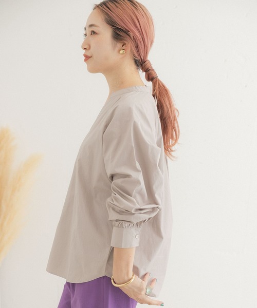 ITEMS URBANRESEARCH（アイテムズ アーバンリサーチ）の「スキッパーブラウス（シャツ/ブラウス・レディース・オフホワイト/ブラック/ピンクベージュ・FREE）」の4枚目の写真