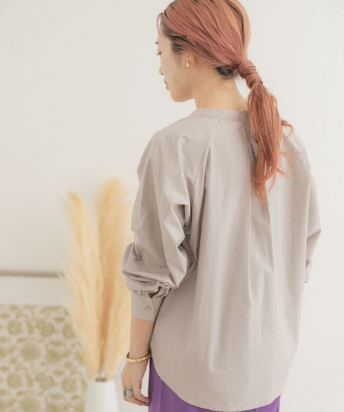 ITEMS URBANRESEARCH（アイテムズ アーバンリサーチ）の「スキッパーブラウス（シャツ/ブラウス・レディース・オフホワイト/ブラック/ピンクベージュ・FREE）」の6枚目の写真