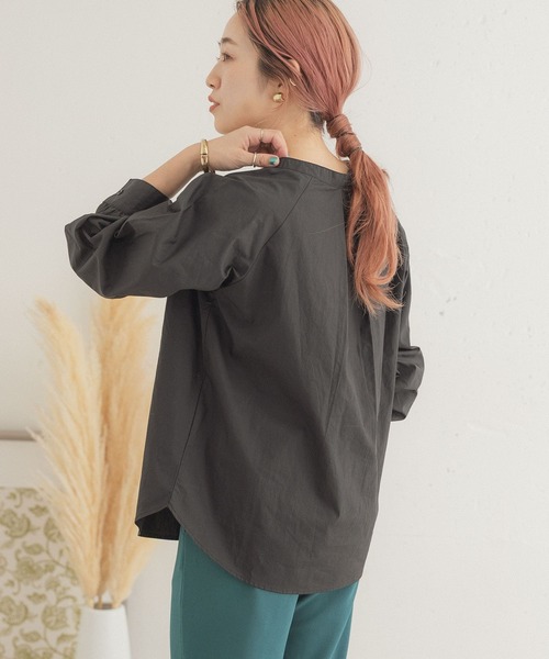 ITEMS URBANRESEARCH（アイテムズ アーバンリサーチ）の「スキッパーブラウス（シャツ/ブラウス・レディース・オフホワイト/ブラック/ピンクベージュ・FREE）」の13枚目の写真